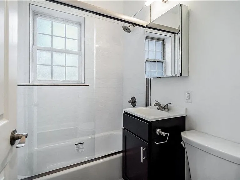 85 Van Reypen St. Apartments — Photo 10
