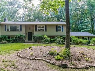 30 Pond View Cir, Guilford, CT 06437