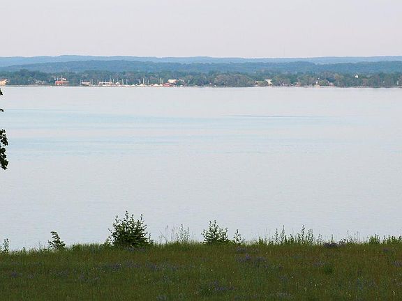 5th image of 15742 Waters Edge Dr
