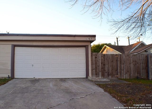 1st image of 1367 Bayou Dr