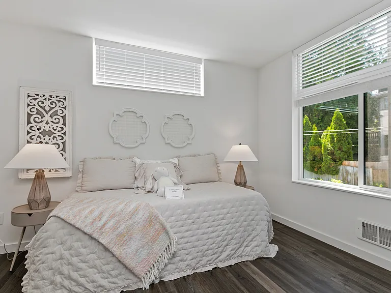 2327 E Denny Way — Photo 17