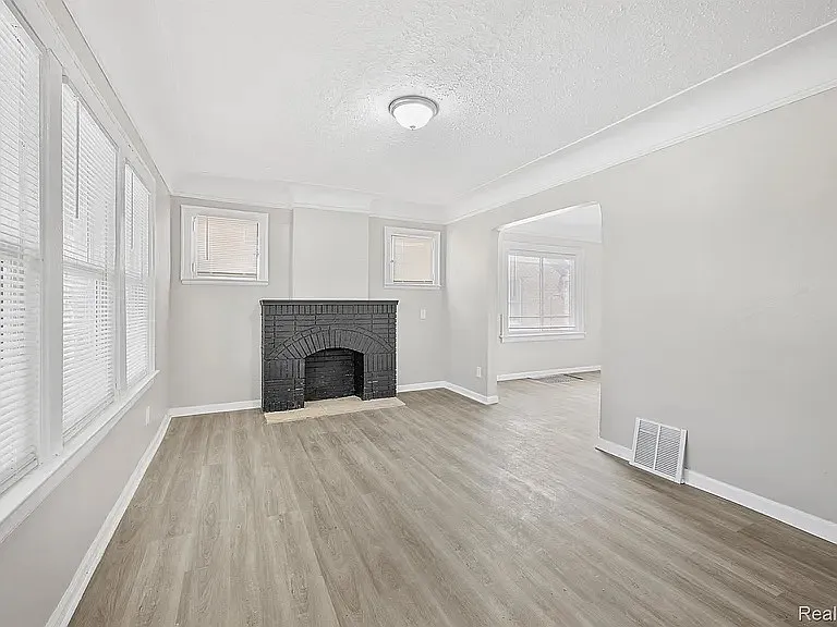 15740 Hartwell St — Photo 4