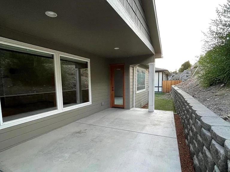 5805 Englewood Ave — Photo 26