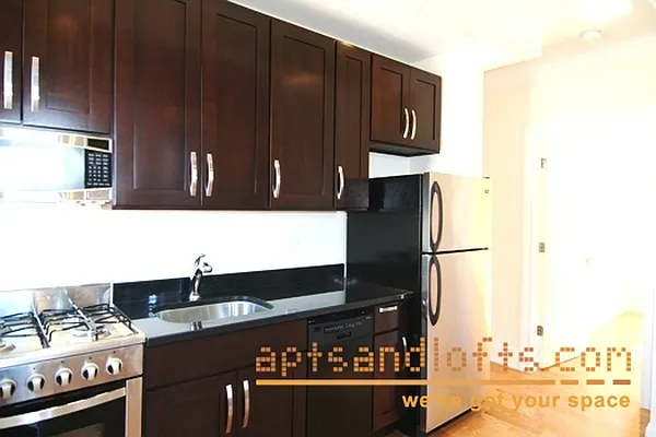 Rented by aptsandlofts.com | media 27