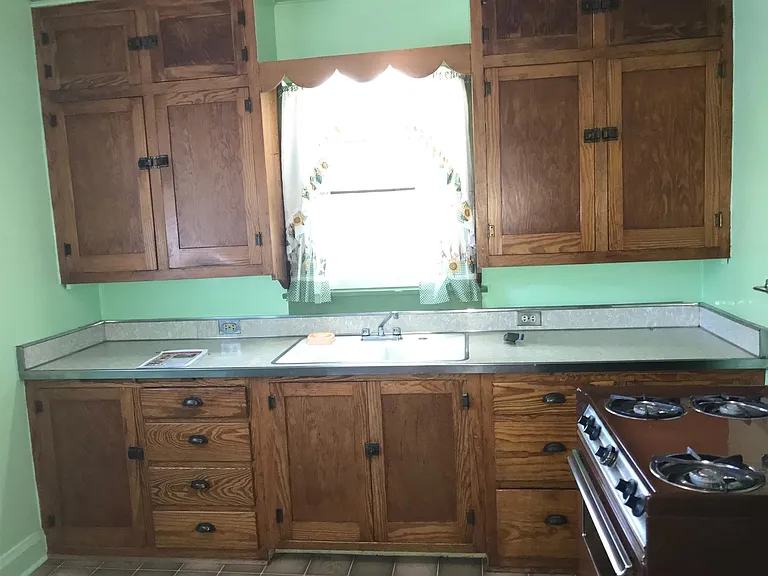 130 S Crawford St — Photo 7