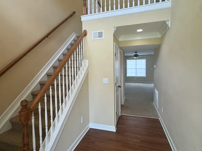 111 Castanet Ct — Photo 5