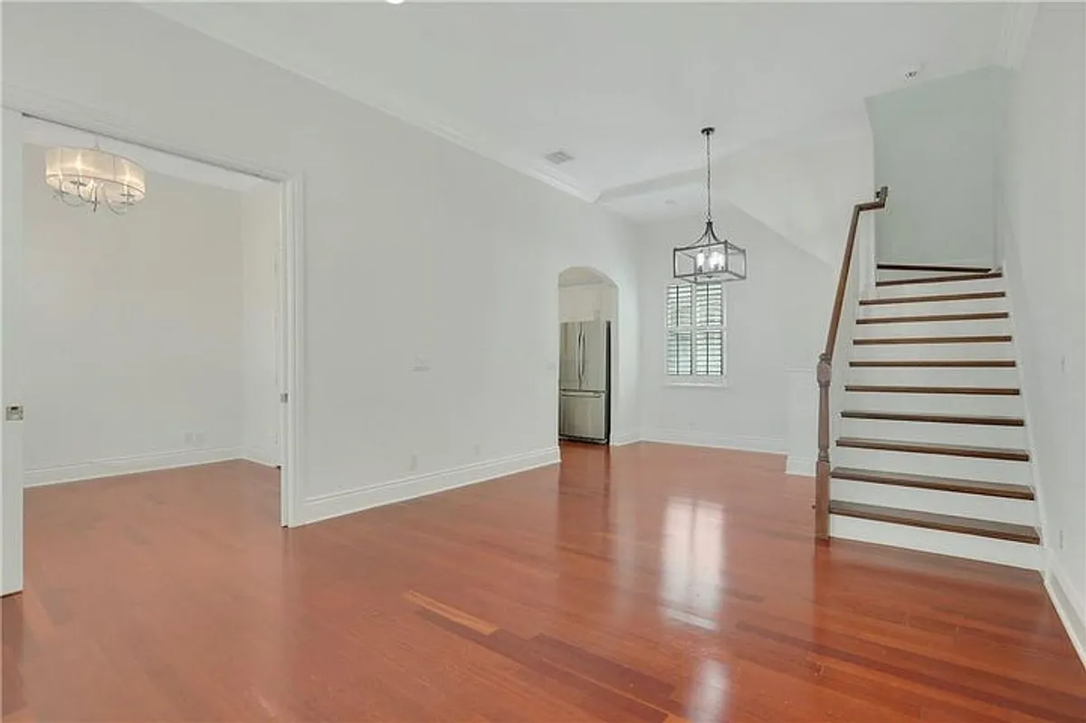 Building Photo - 180 NE 6th Ave #F
