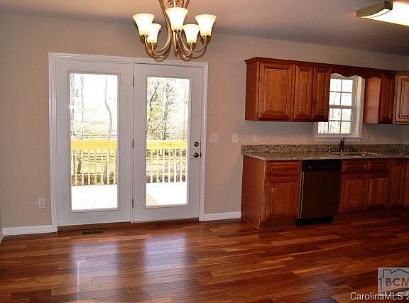 4th image of 241 Doe Run Ct