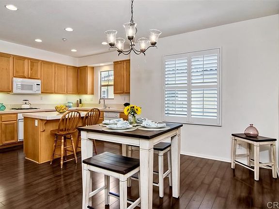 3rd image of 382 Bishop Dr
