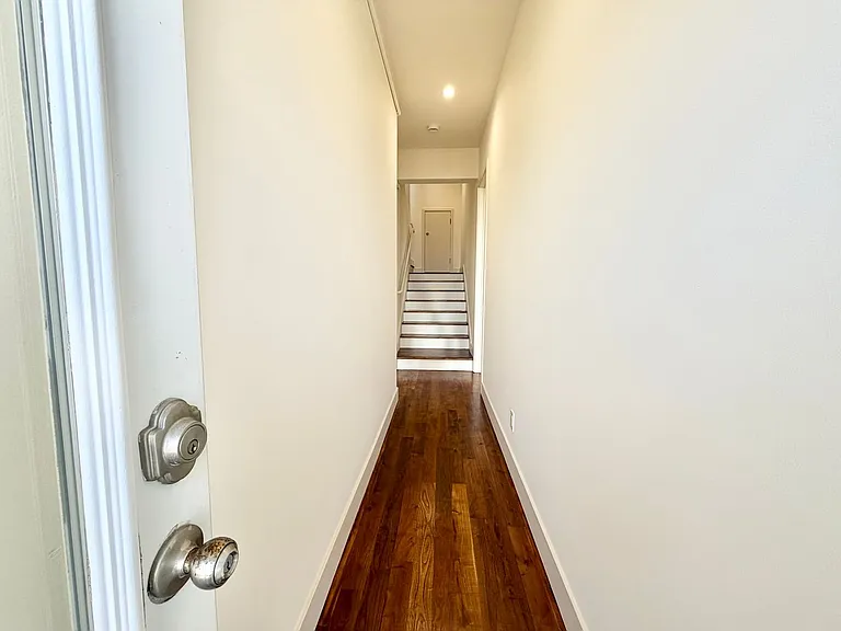635 Burnett — Photo 20