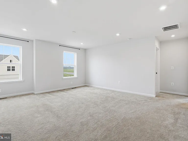 10302 Spotswood Dr — Photo 19