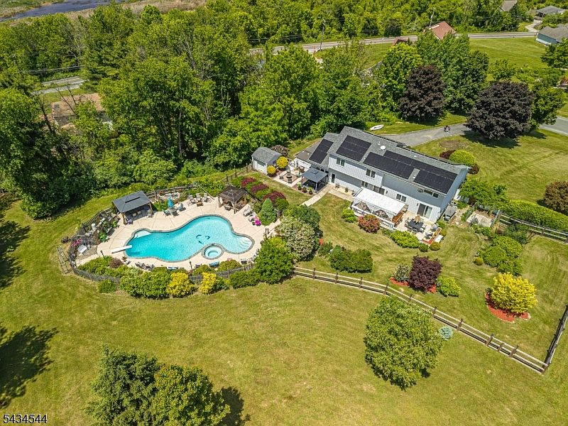 1st image of 4 Campbell Dr