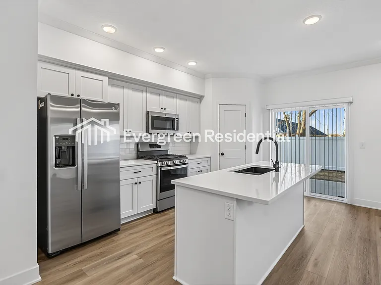 Barryview Townhomes — Photo 44