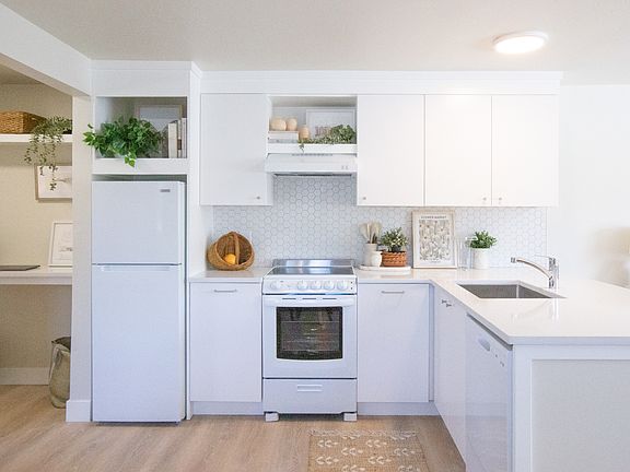 5th image of 1335 N Gaylord St #206