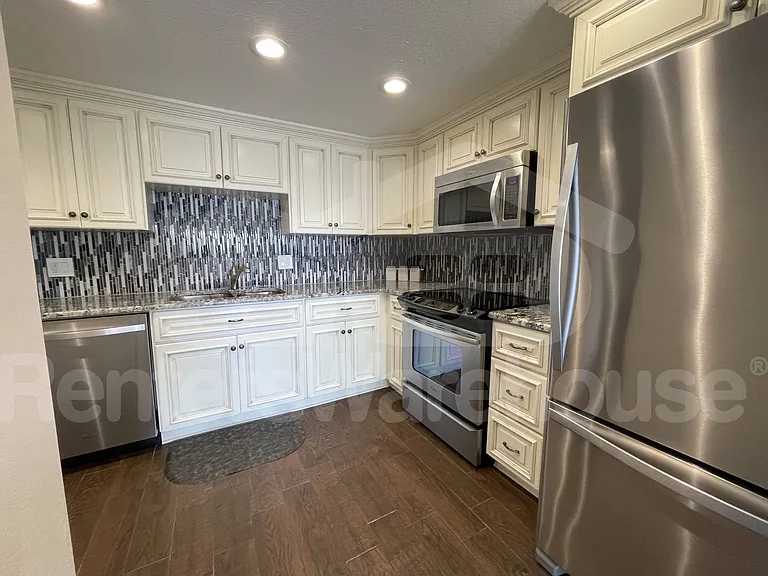 51 Island Way #906 — Photo 15