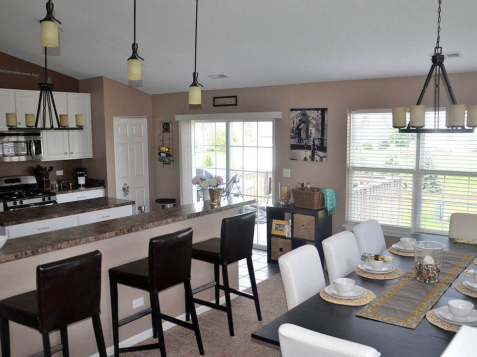 1st image of 1745 Fieldstone Dr S