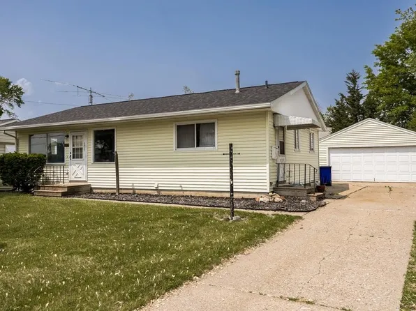 4419 Loraine St NE, Cedar Rapids, IA 52402
