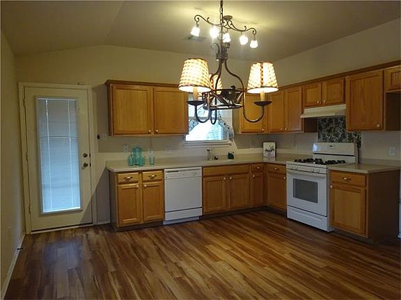 2nd image of 2601 Winslow Dr