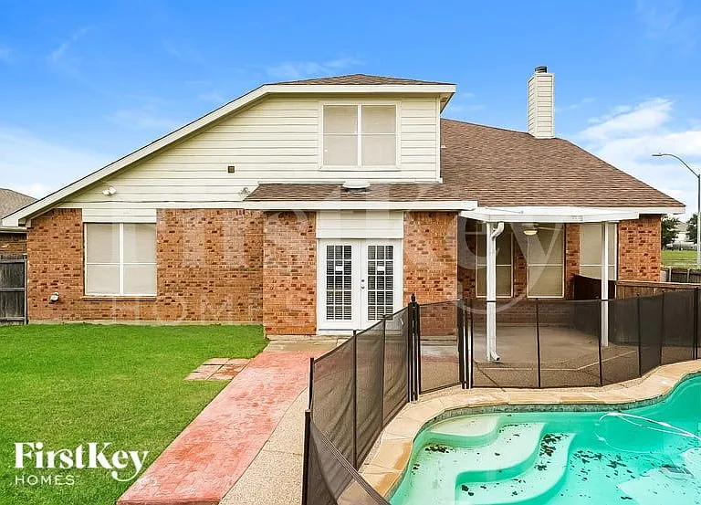 401 Deer Lake Dr — Photo 15