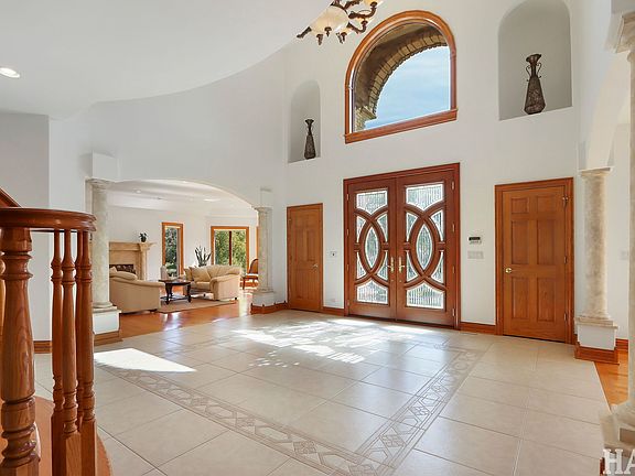 3rd image of 39 Forest Ln