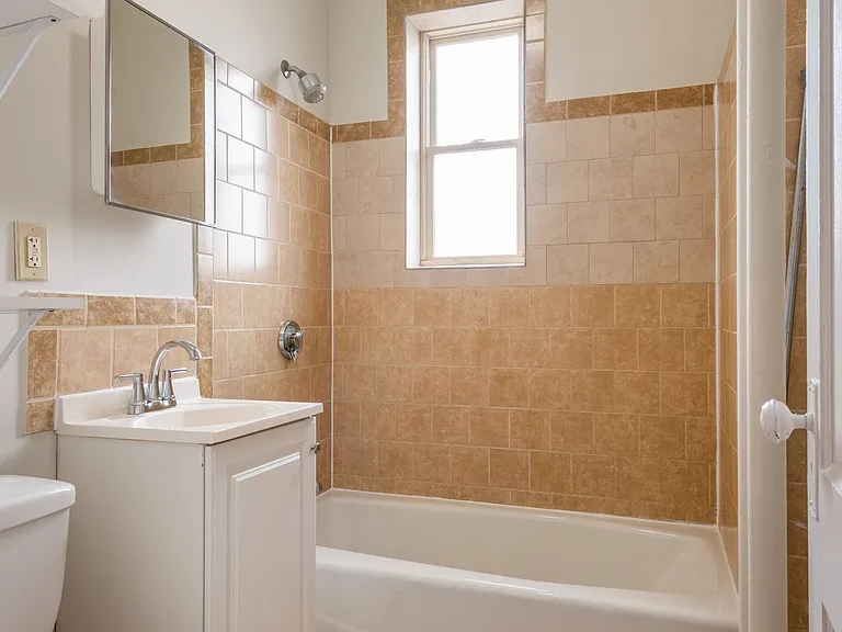 4-7 Sherborn Court 463-475 Broadway — Photo 13