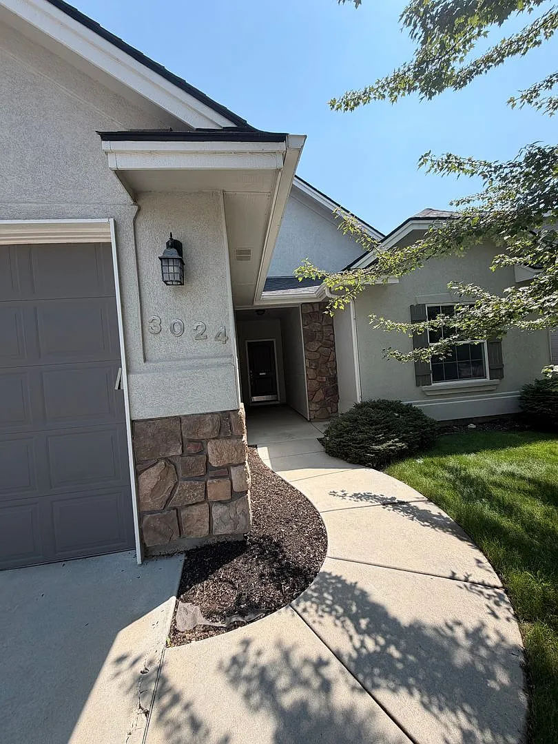 Jayden Village Sub: 4 Bedroom 2 Bath with Community Pool Ten Mile and Ustick — Photo 2