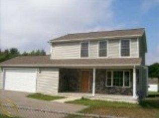 1365 Airway Dr, Waterford, MI 48327