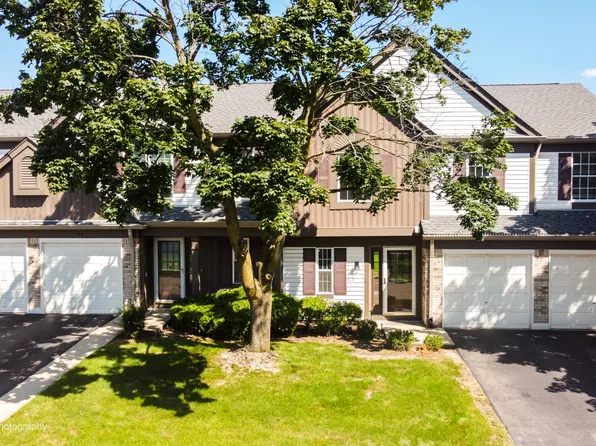 40 Crab Tree Dr, Westmont, IL 60559