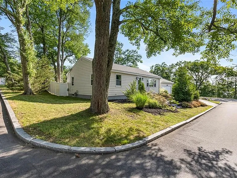 5 Interlocken Rd — Photo 4