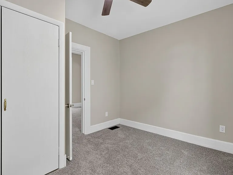 132 S Lincoln St — Photo 16