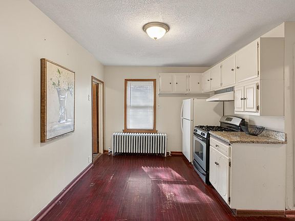 4th image of 628 1st Ave S
