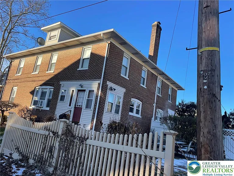 121 Belvidere St — Photo 3