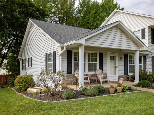 4 Shannon Pl, Staunton, VA 24401