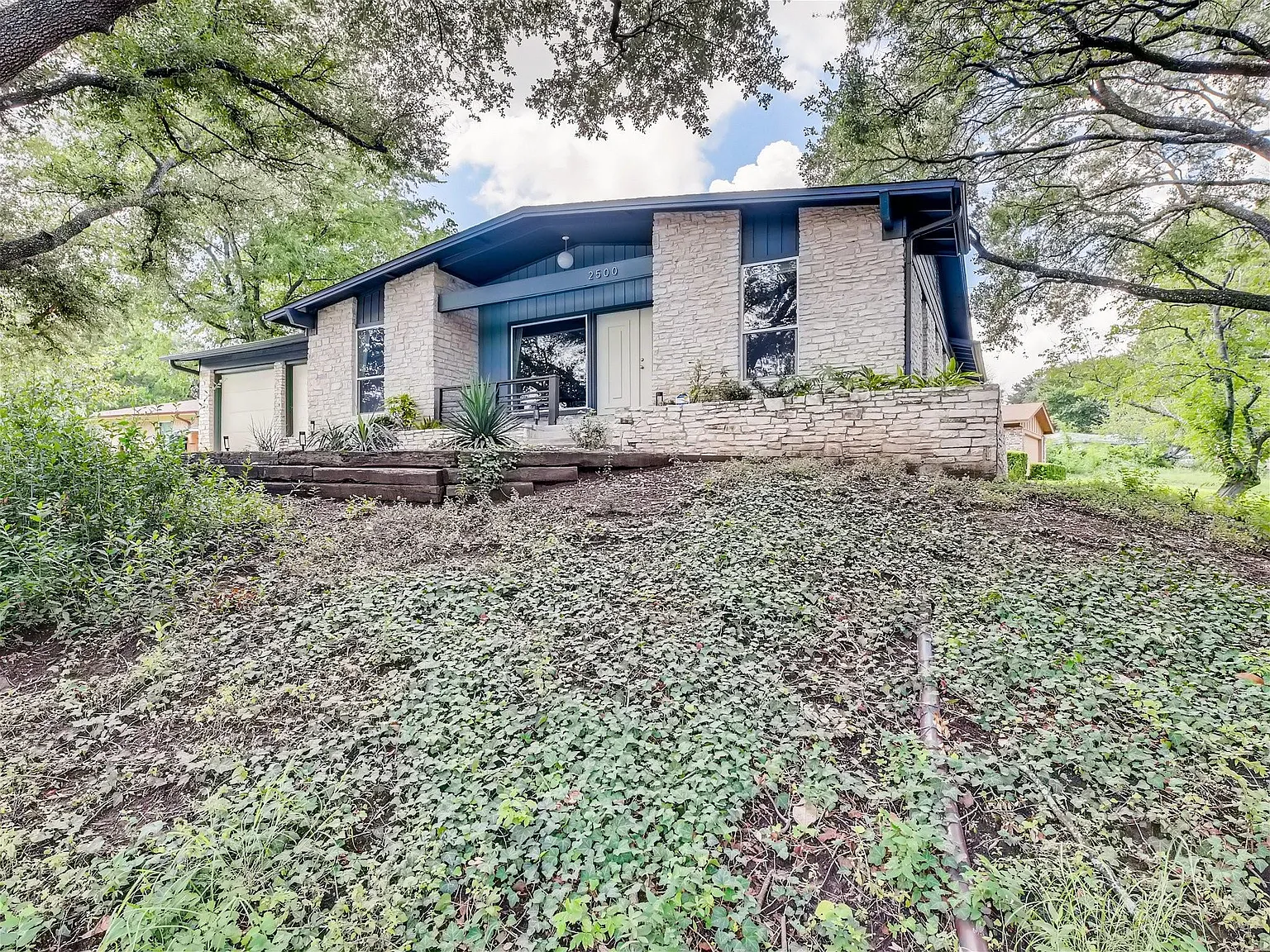 3 bed, 2.0 bath, 1412 sqft, $3,500 — Photo 2