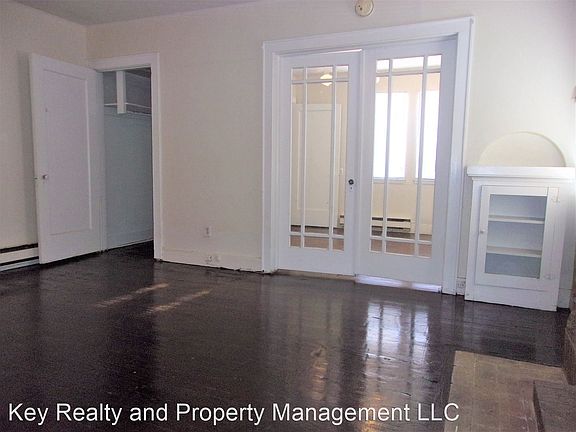 3rd image of 3400 N Robinson Ave APT 4
