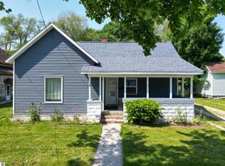 212 W 7th St, Clare, MI 48617