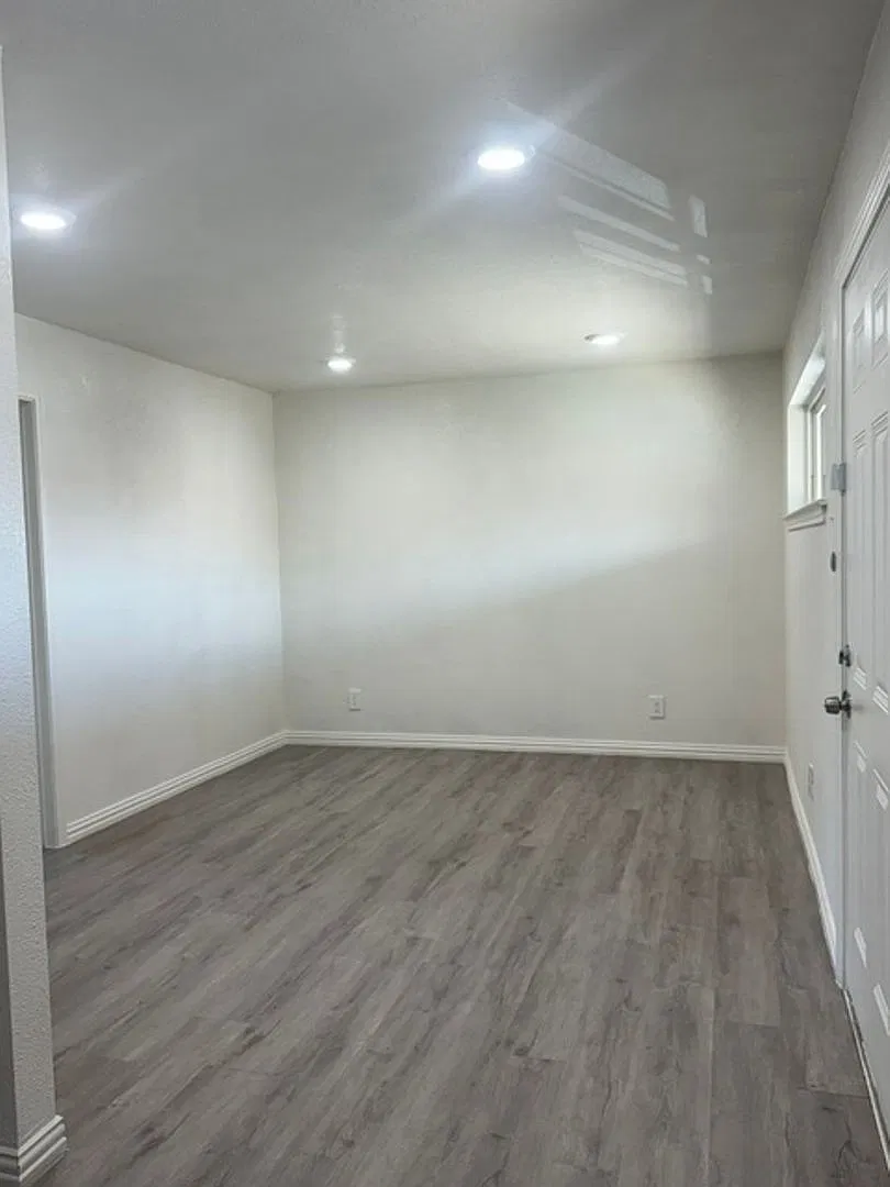 Charming 2BR Duplex in Dallas — Photo 2