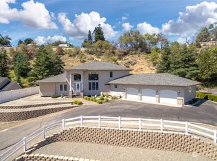 8 Valley View Park Dr, Omak, WA 98841