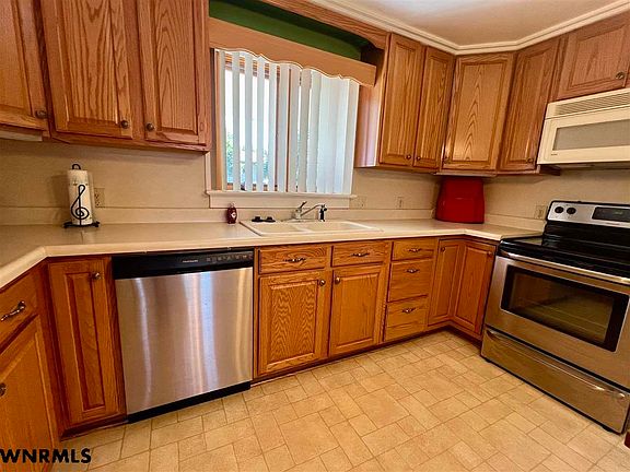 2nd image of 1010 Avenue O