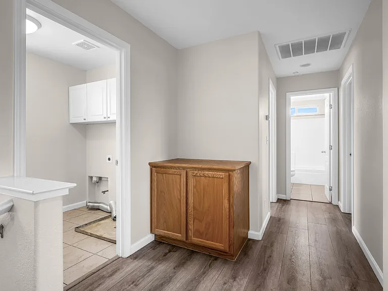 1605 Laugenour Dr — Photo 13