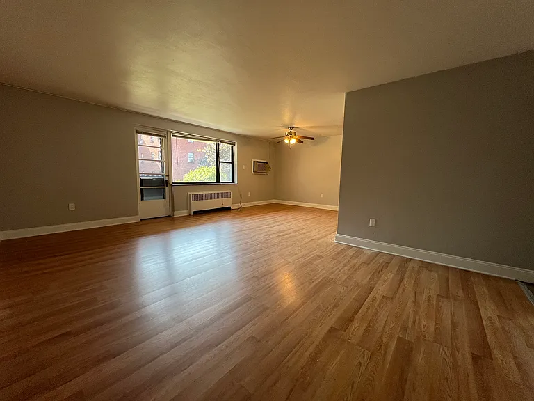Royal Gardens Apartments — Photo 126