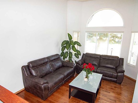 5th image of 3850 E Catalina Blvd NE