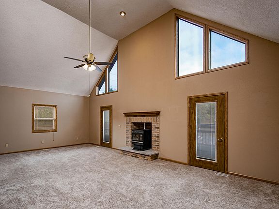 5th image of 16 Nickelton Ln