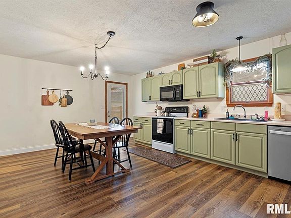 5th image of 1023 W Van Buren St