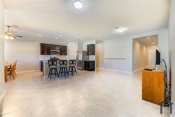 3 bed, 1523 sqft, $2,200 — Photo 4