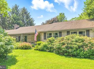 2 Farm Ln, Lititz, PA 17543
