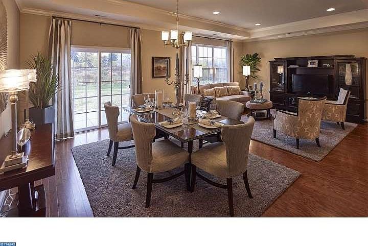 1st image of 15116 Dahlia Dr