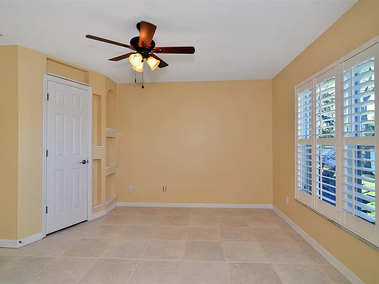 4305 Round Lake Ct — Photo 13