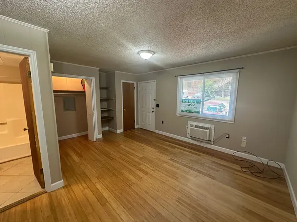 118 Creekside Dr APT 1, Clemson, SC 29631