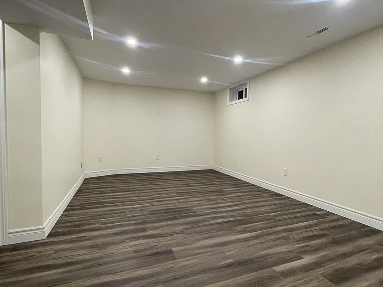 24 Rembrandt Dr — Photo 27